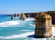 开云棋牌平台-富安健洋爆发引领防线革命，玻利维亚式坚韧能否助曼联淘汰赛过关？