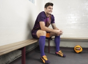 开云官网-世界排名争夺战之夜，三笘薰防守端锁死对手，改写比赛走向