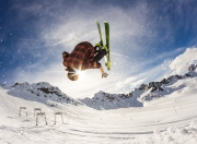 开云棋牌平台-勇士完胜猛龙，哈登关键回合不手软，一场定义冠军气质的胜利