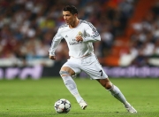 开云棋牌平台-F1新赛季揭幕战之夜，爱德华兹的隐形之手如何主宰比赛走向