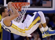 开云棋牌APP-绿茵场与乒乓台的双重奏，法国铁骑踏破葡萄牙，樊振东展绝对统治