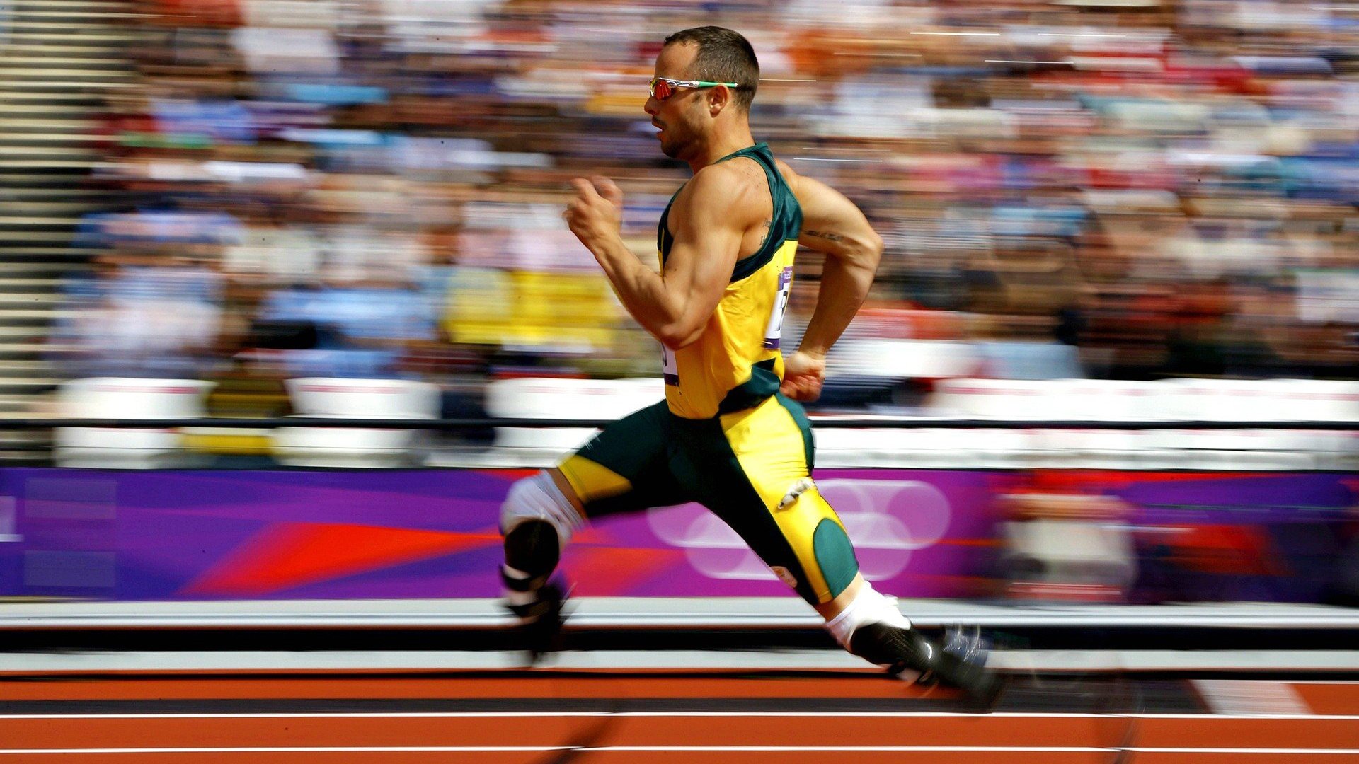 赛道上的三分雨,库里跨界F1揭幕战,以奇才之姿掀翻国王